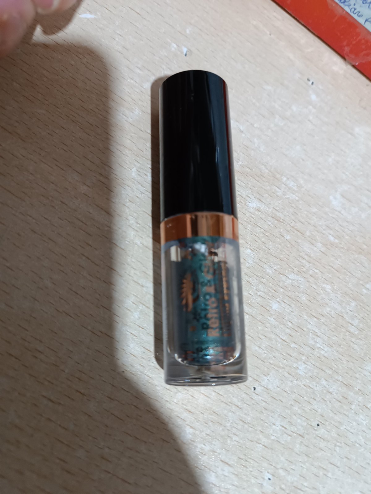 Eyeshadow liquid 