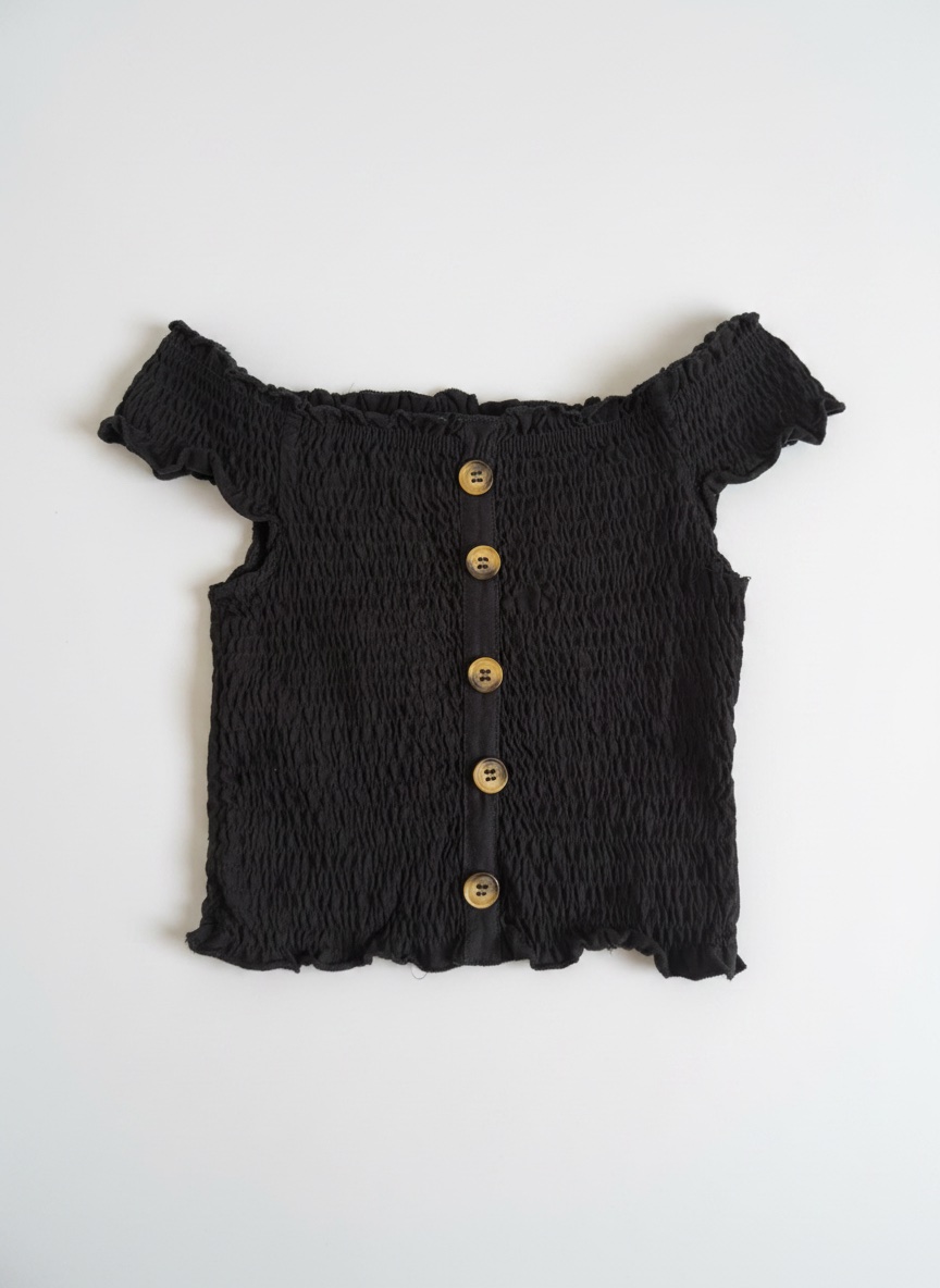 Top noir avec boutons