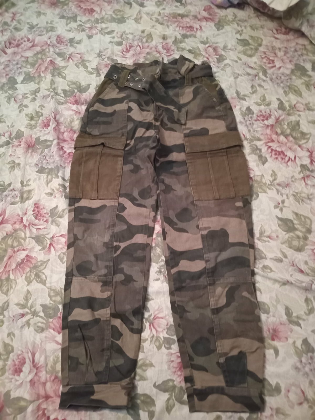 PANTALON CARGO MILITAIRE BERSHKA 
