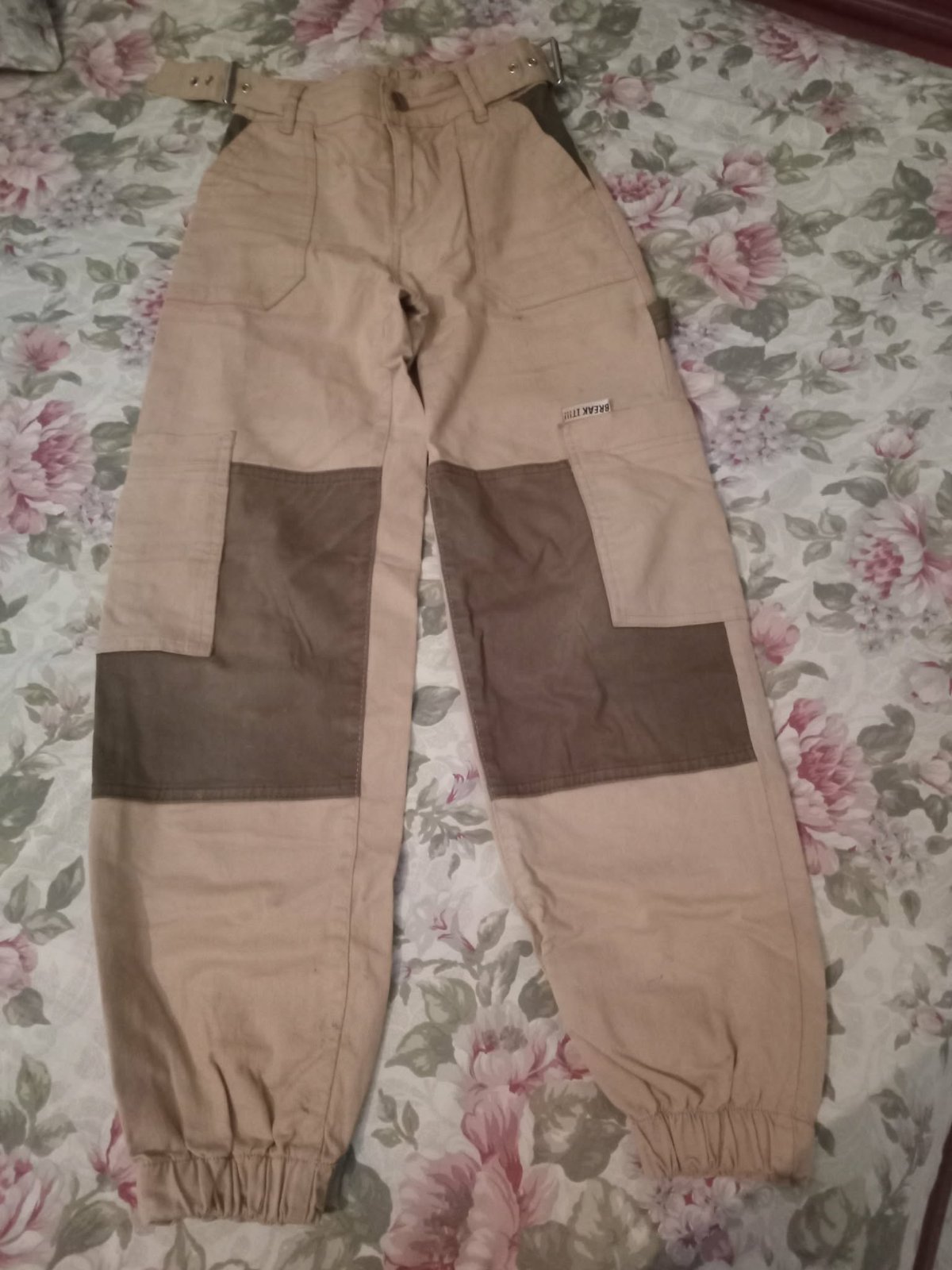PANTALON CARGO BEIGE BERSHKA