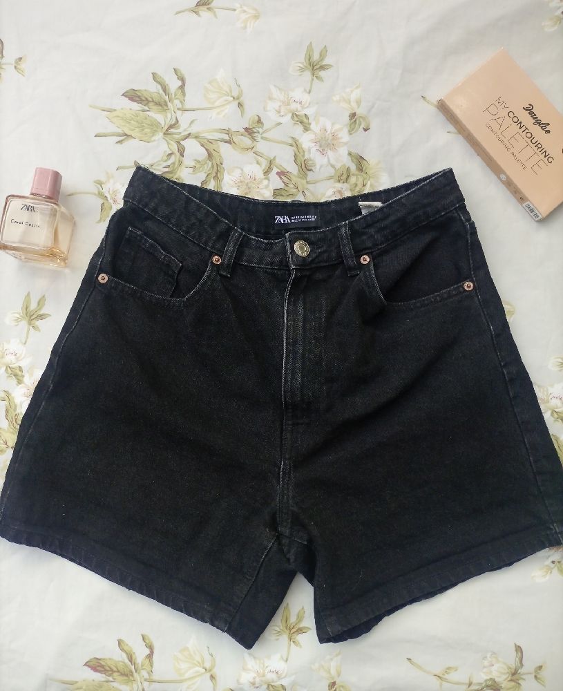 short noir ZARA taille L 