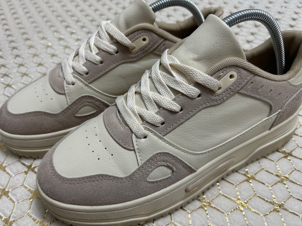Baskets en beige ecru 