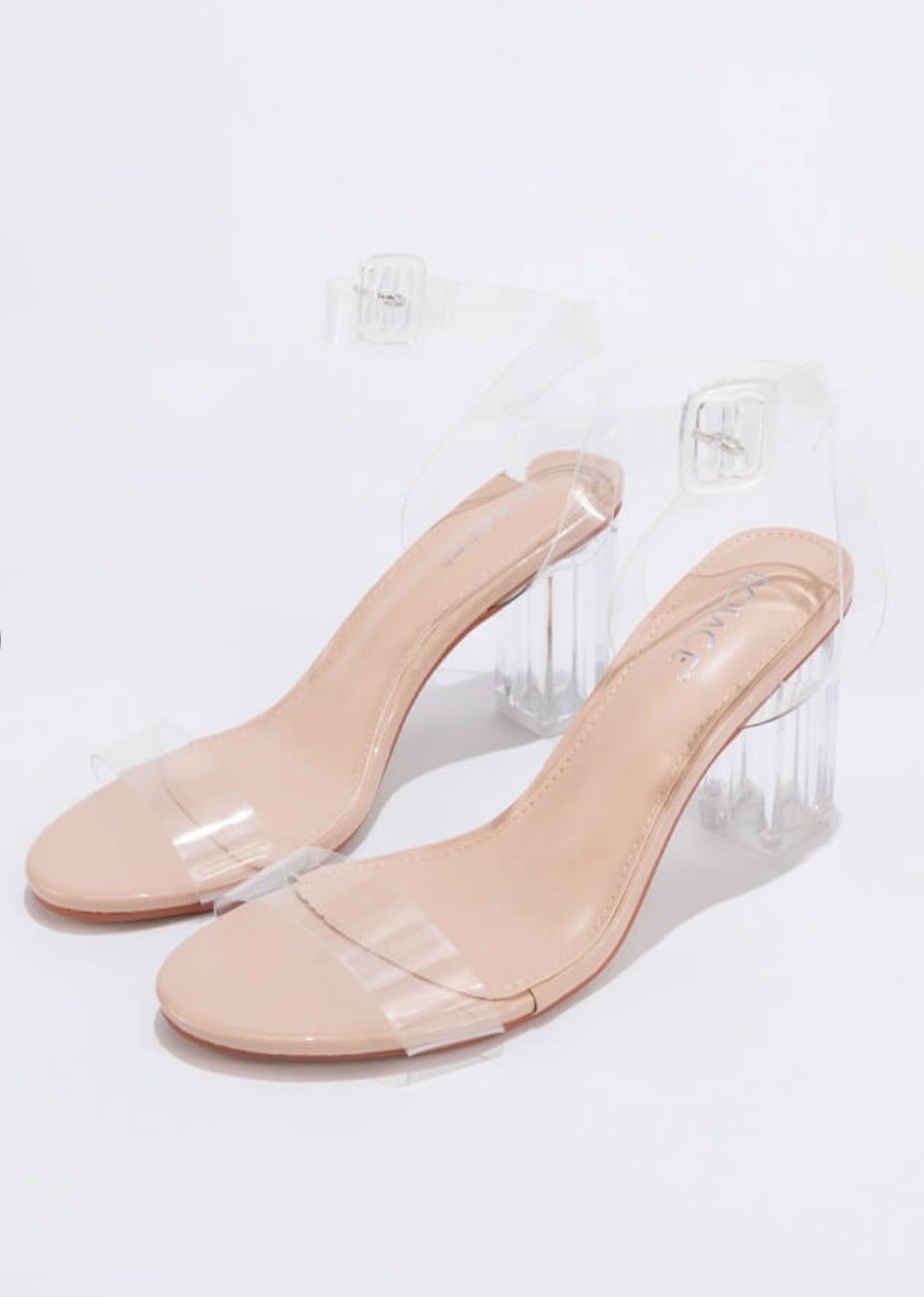 Sandales à talons transparents