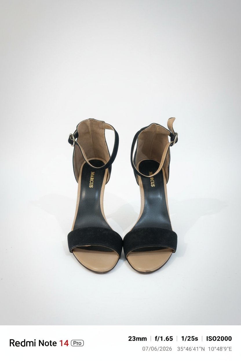 Escarpin noir avec détails doré 