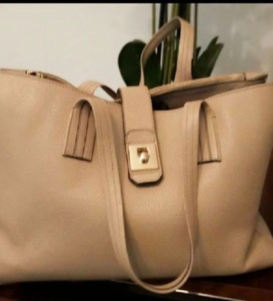🫆🫆Magnfique  sac authentique FURLA A EXCELLENT  PRIX