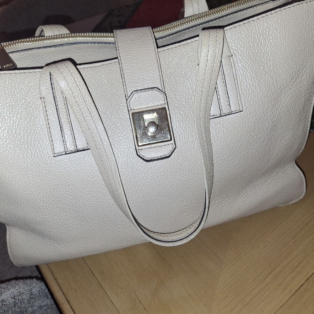 🌀🌀Sac authentique  Furla Des photos plus claires  