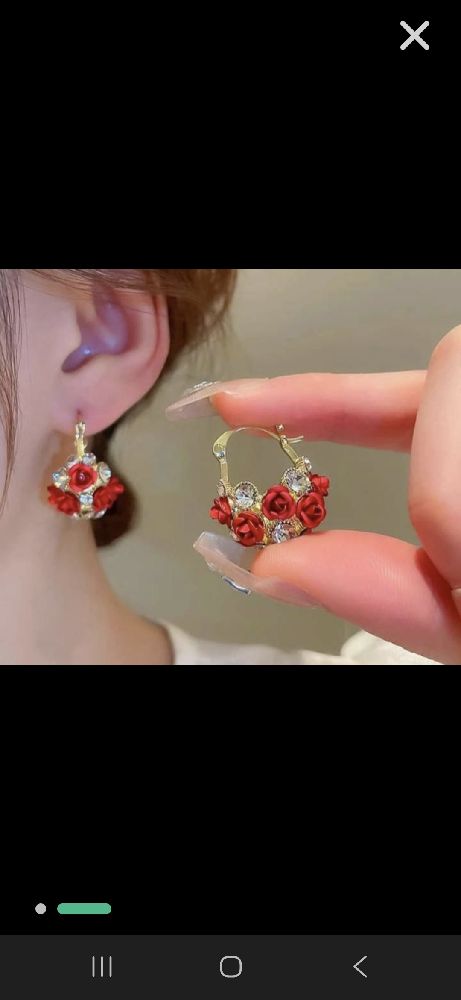 💦💦 Magnifiques  boucles d’oreilles tres désigne 