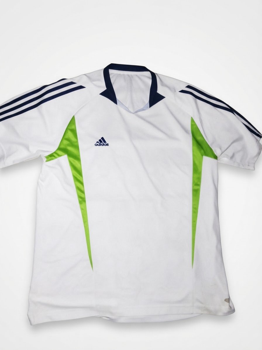 VINTAGE ADDIDAS T-SHIRT 