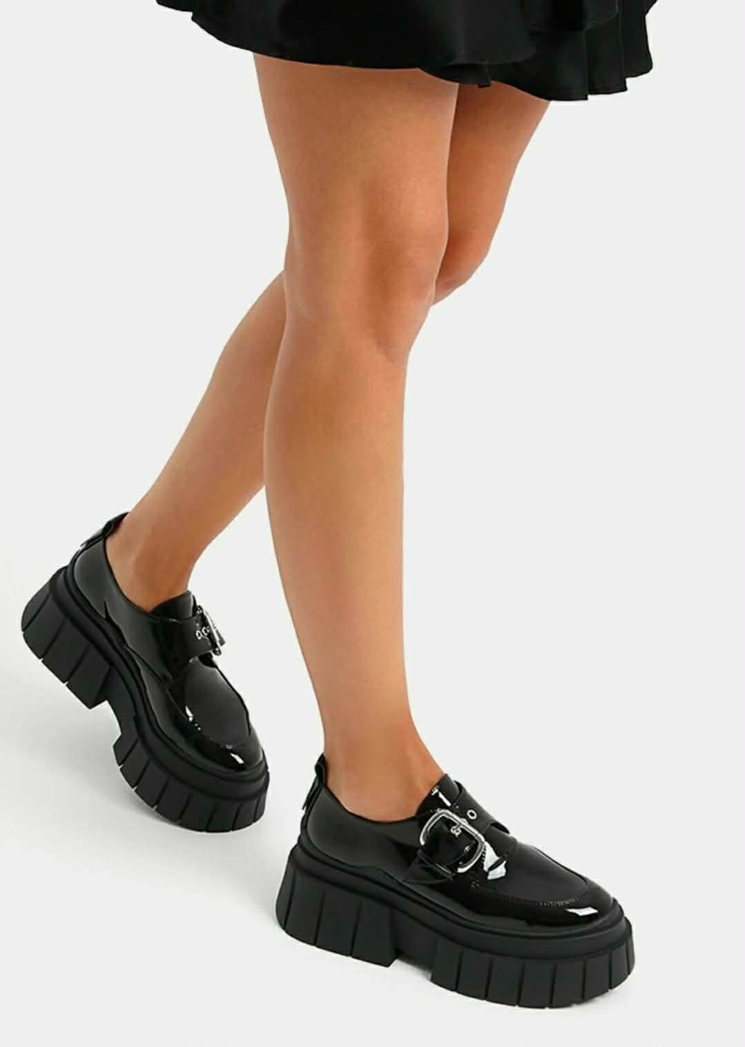 Shoes Bershka 👍 الحذاء هو Bershka  Patent / Mary Jane Platform (لامع أسود مع إبزيم وسول سميك