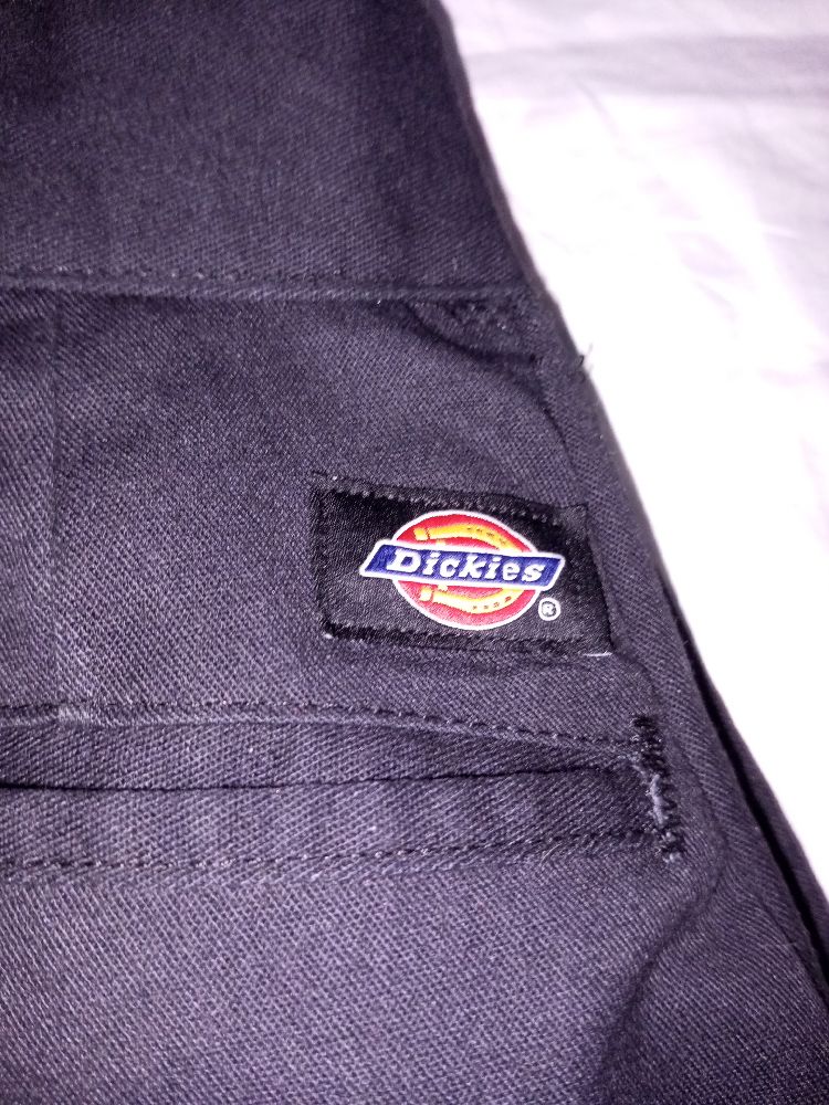 Baggy Dickies black pants