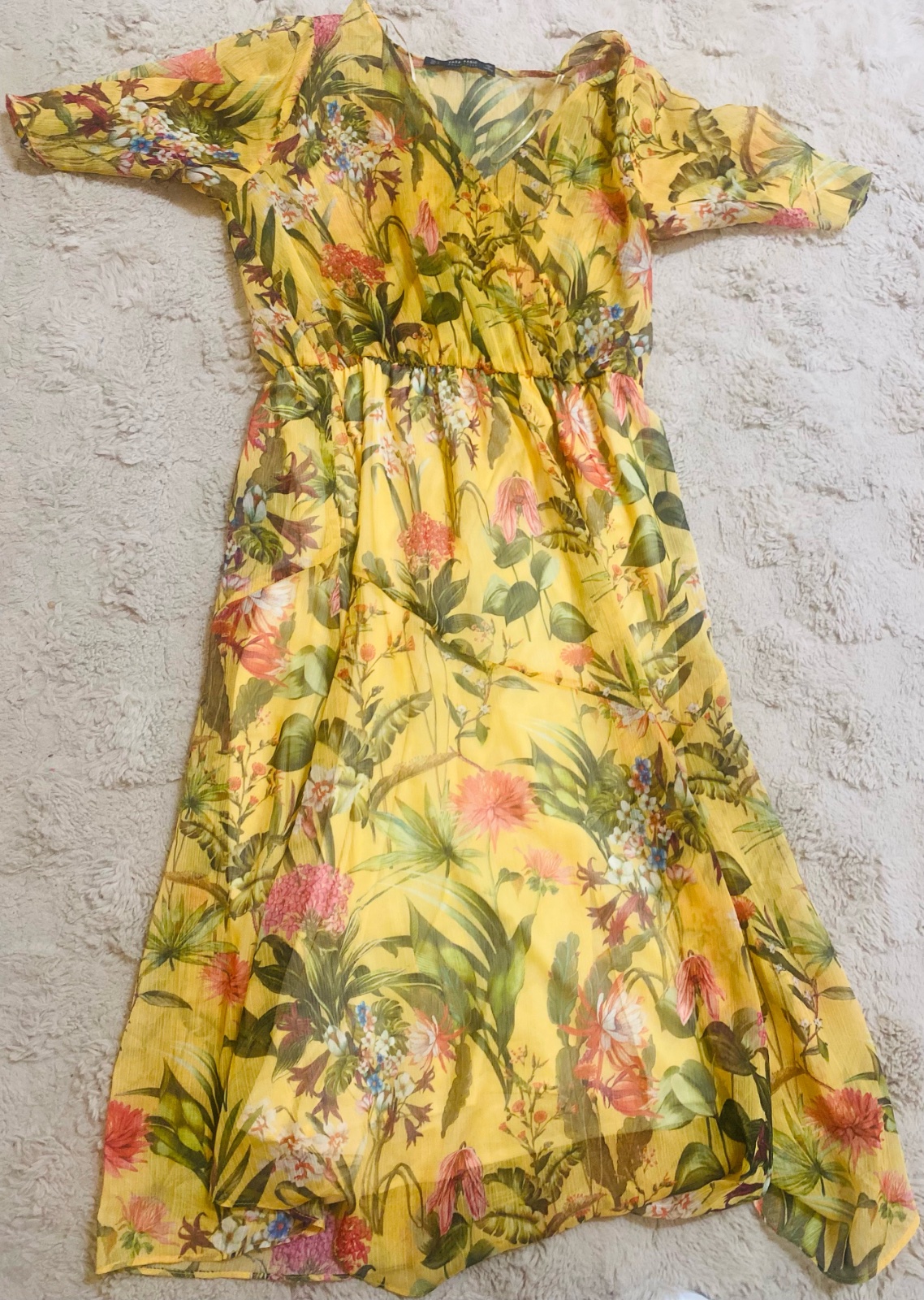 Robe jaune fleurie pour été