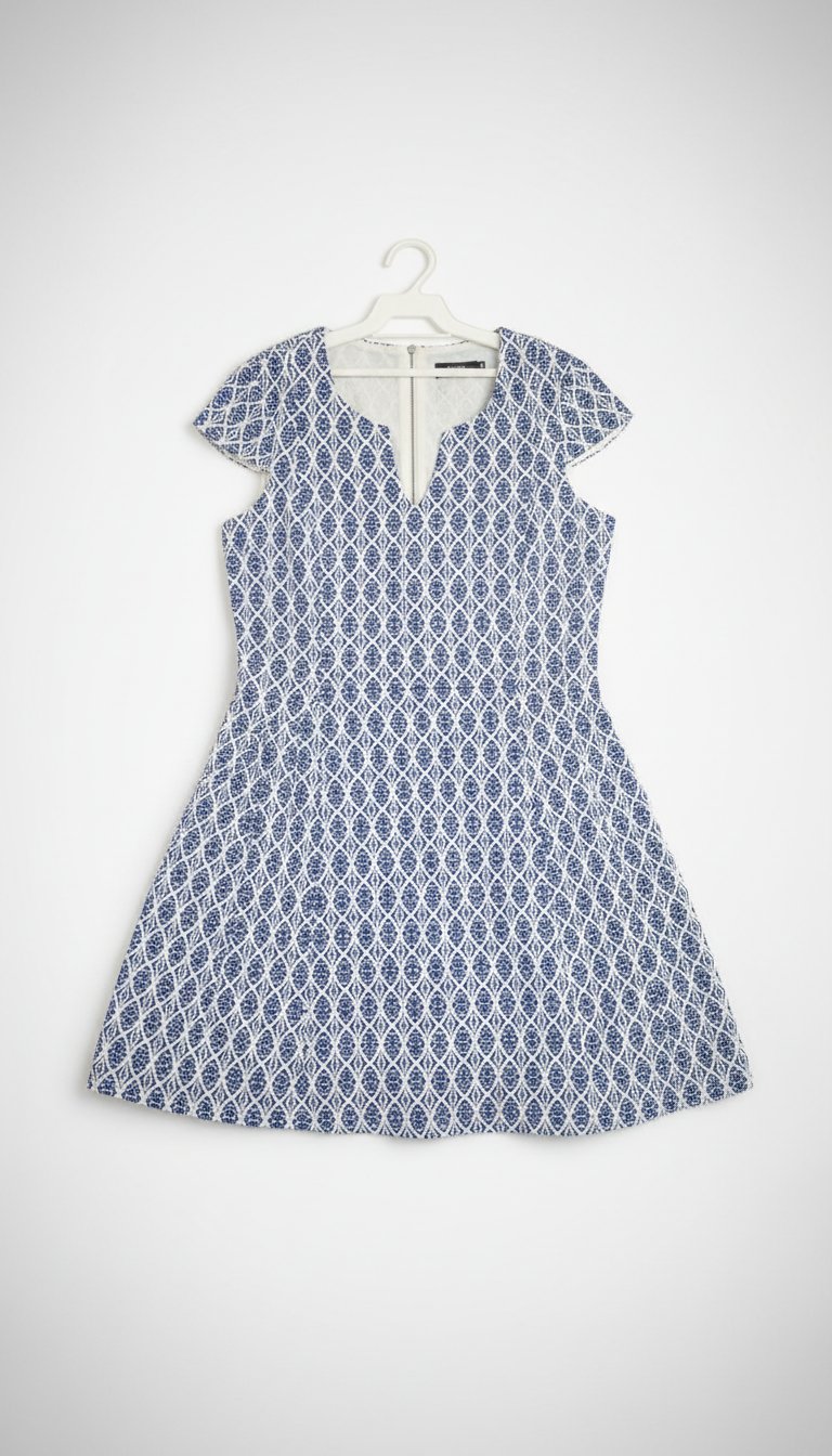 Robe d'été bleue et blanche