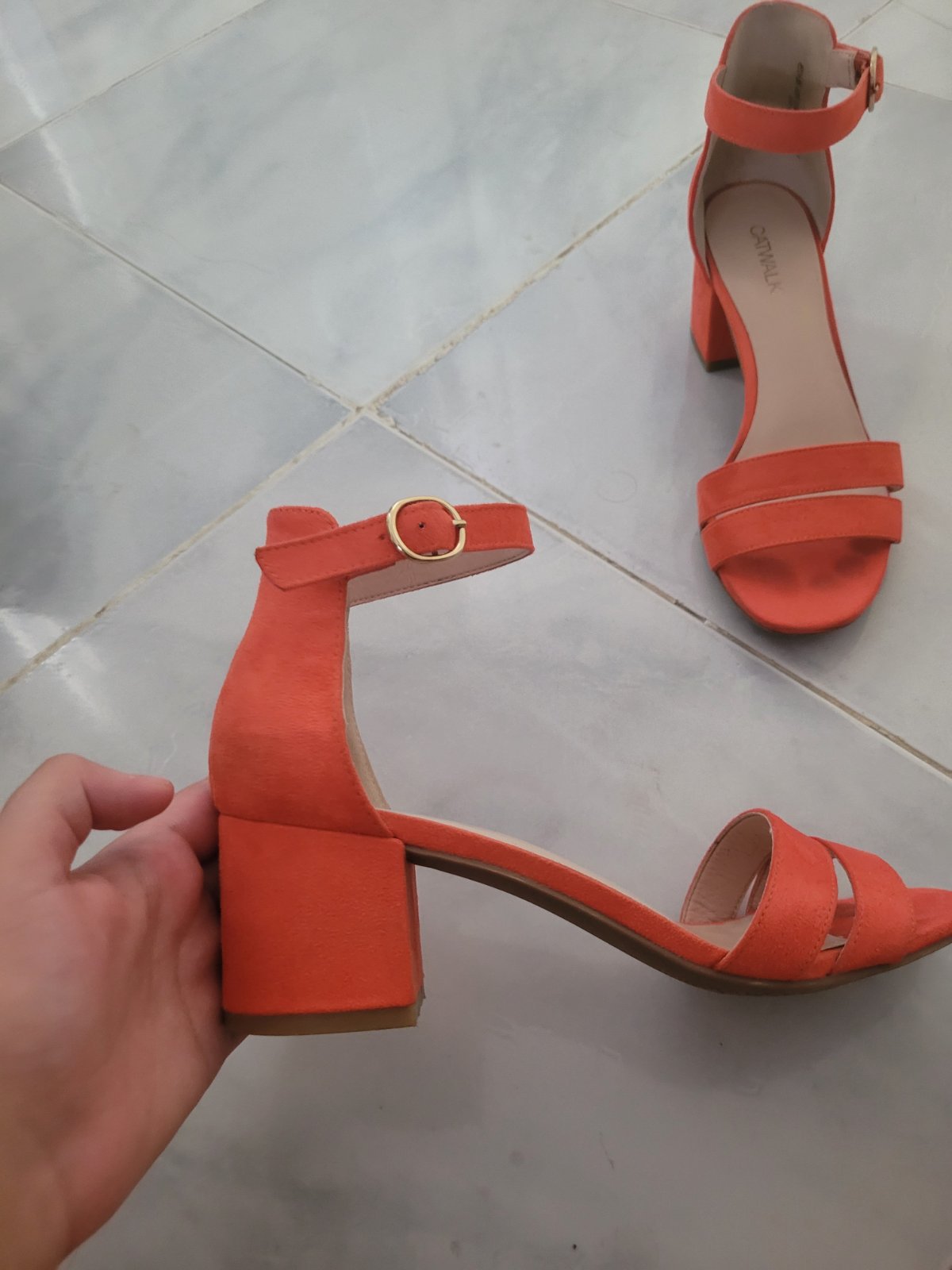 Sandales orange en daim
