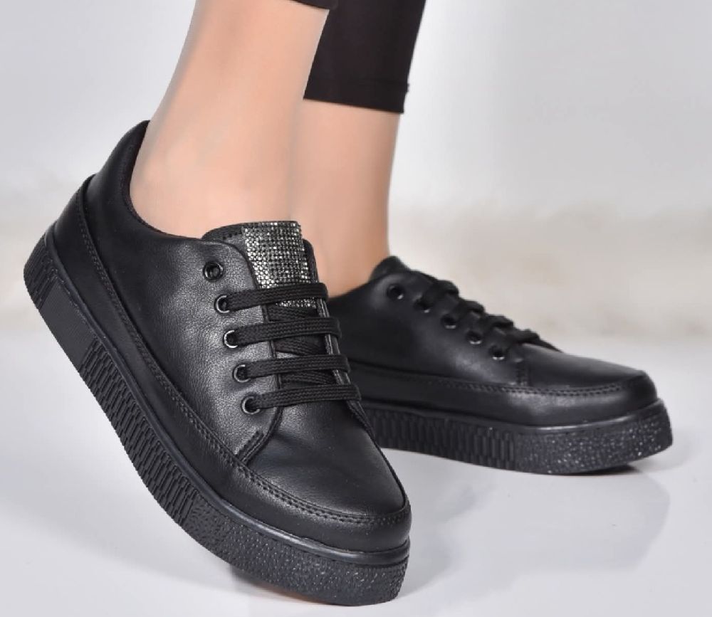 Espadrilles noir, avec des strass.