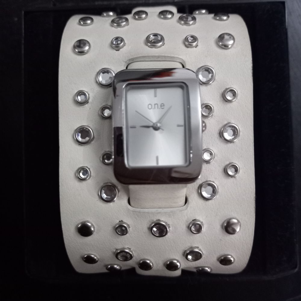 Montre bracelet- la marque ONE