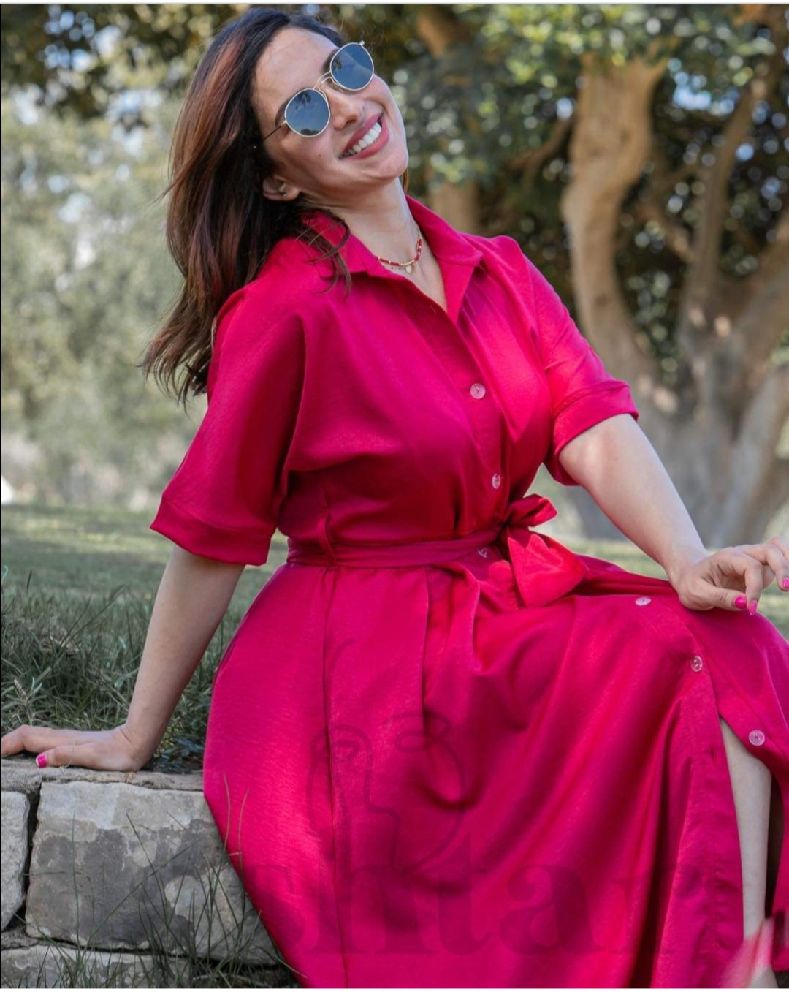 Robe rose satinée 