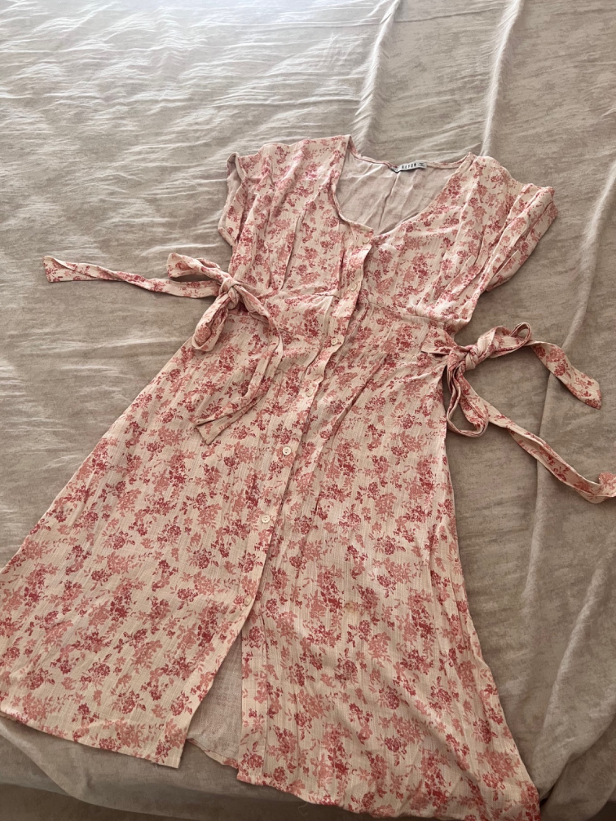 Robe courte en fleurs rose poudré non porté de turquie