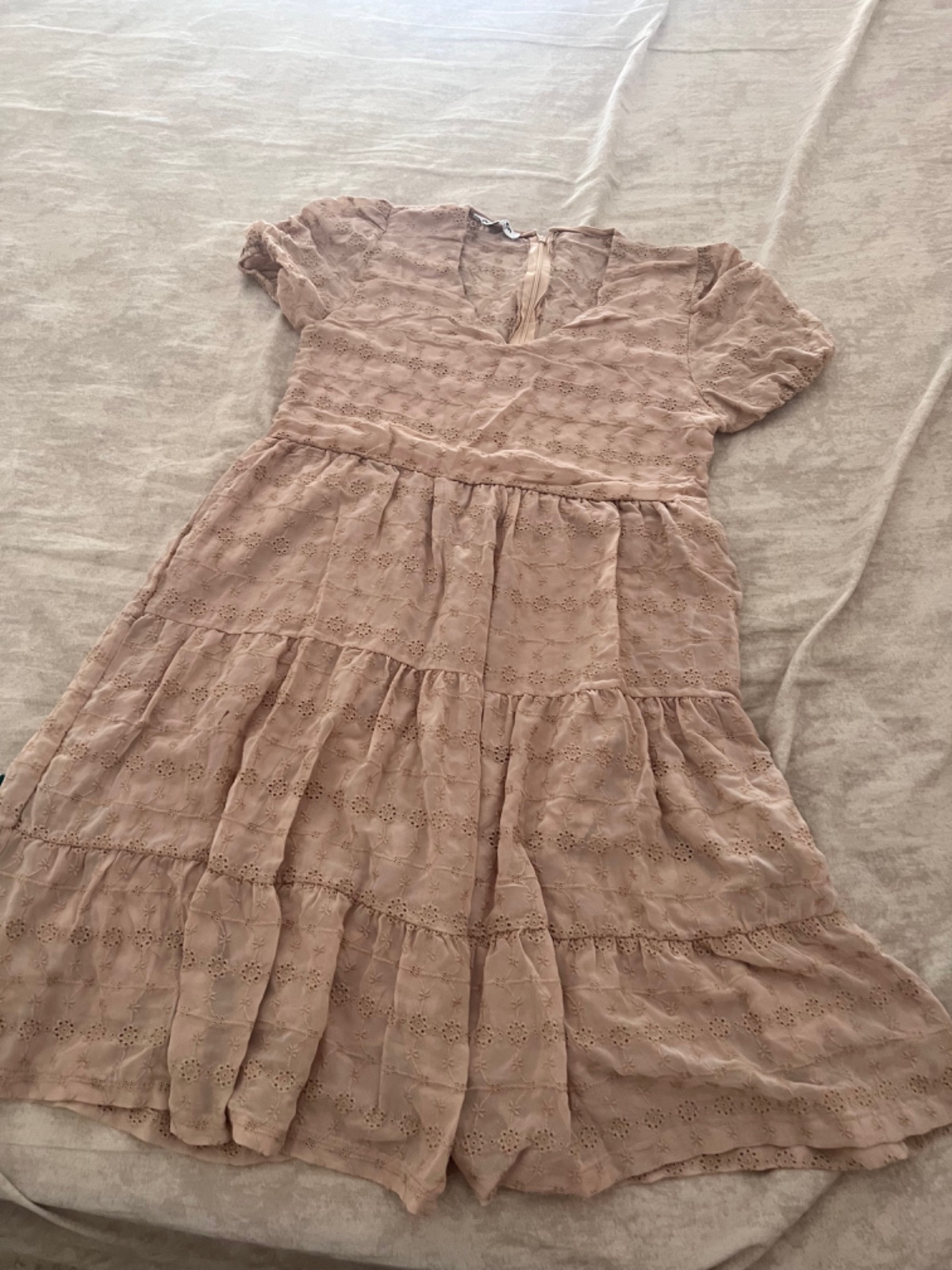 Robe beige avec dentel