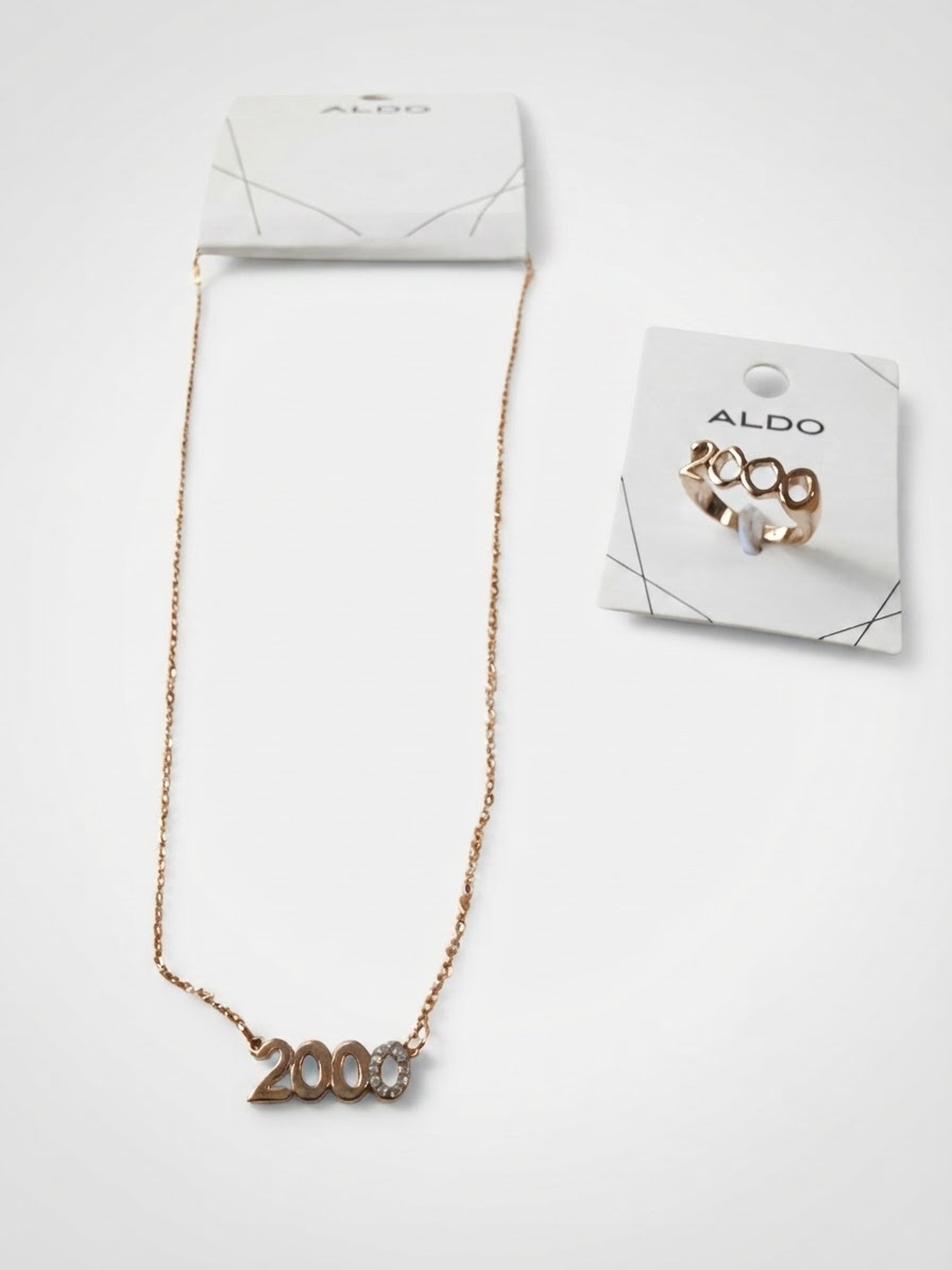 Colier et bagues Aldo dorés avec des strass