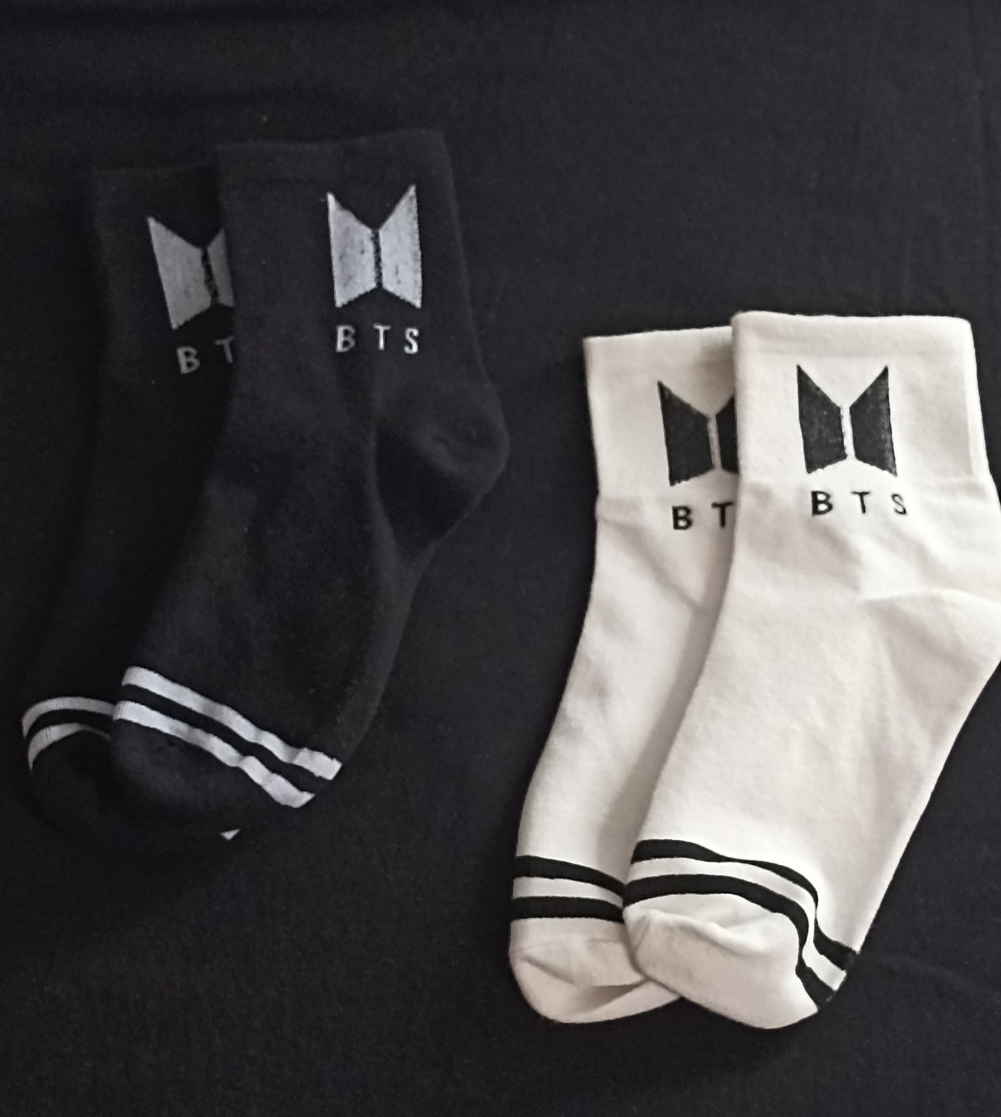 Chaussettes BTS 😍🇰🇷 en color blanc noir for one pices 