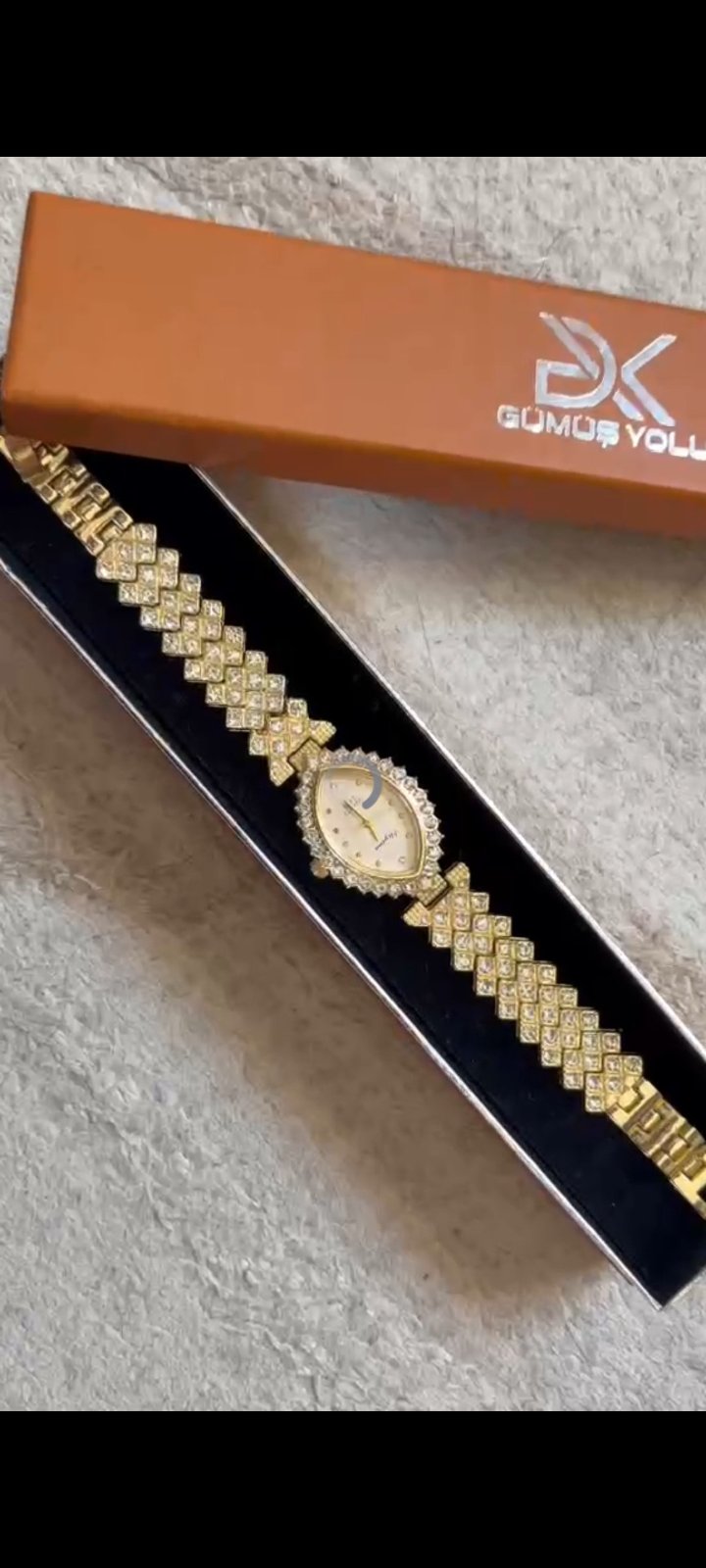 A vendre montre pour femme 
