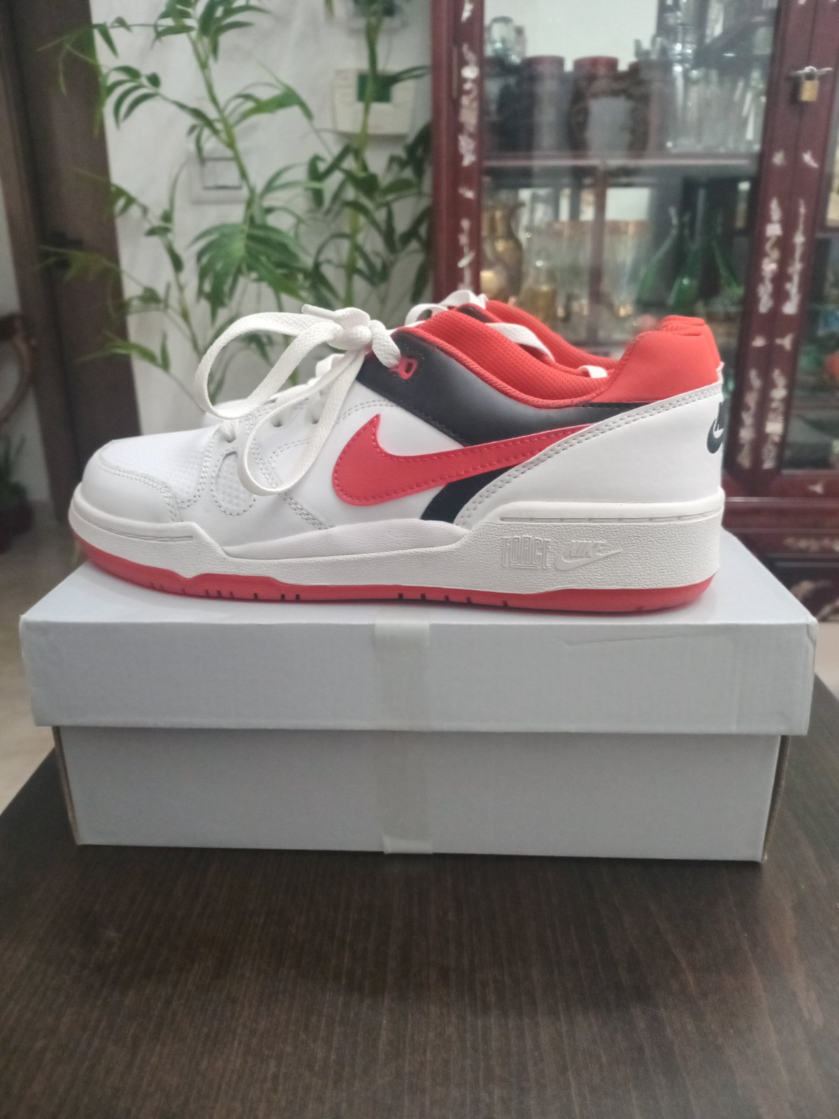 Baskets nike air force 1 noir et rouge