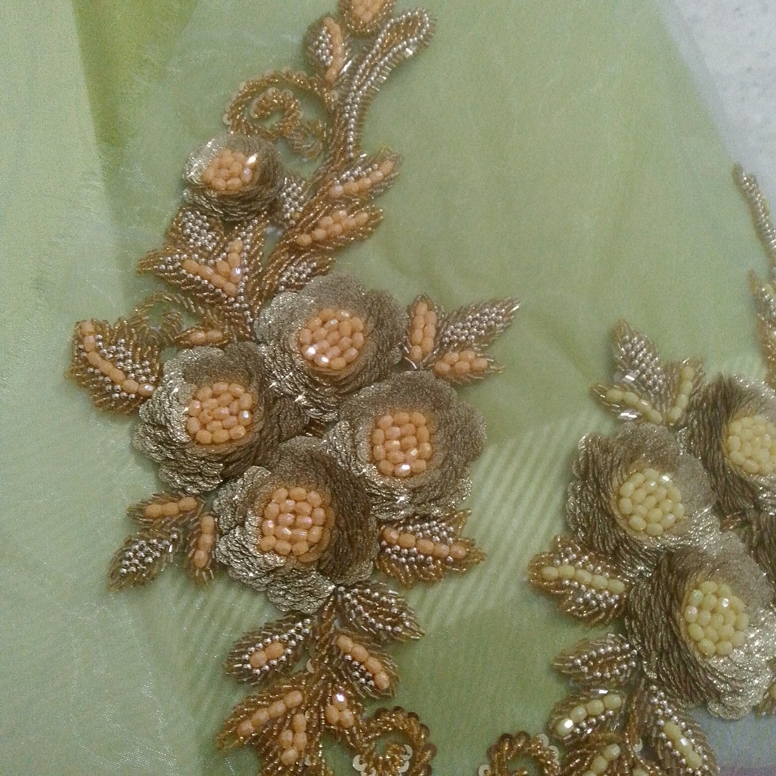 Broderie artisanal  fait main Corail 