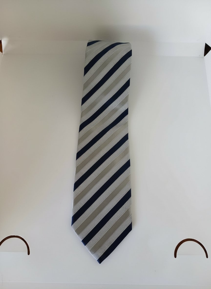 Cravate bleue marine et grise 