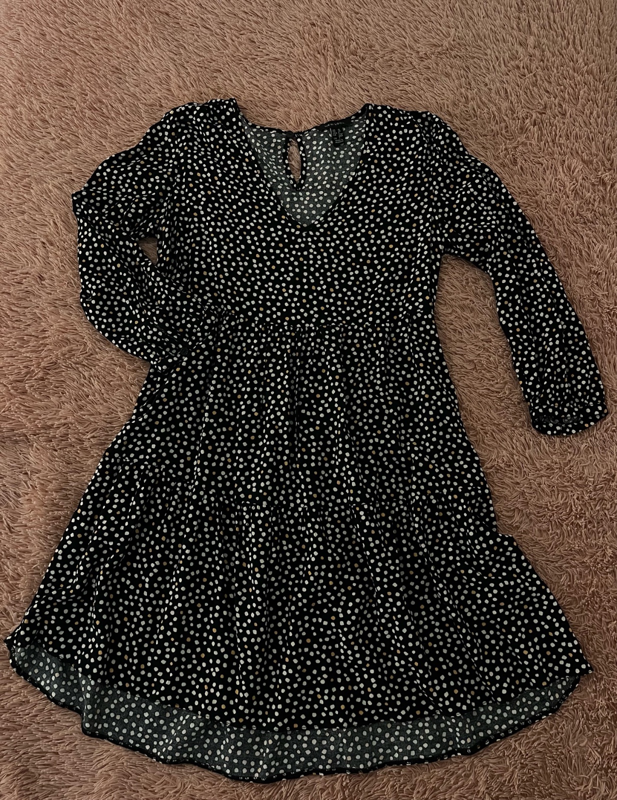 Robe noir avec polka dots 