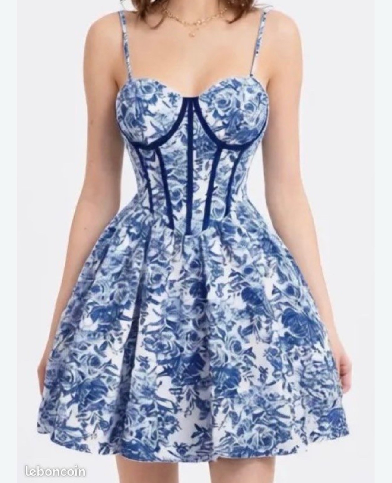 Robe bustier fleurie bleu et blanc – Style romantique chic 💙�