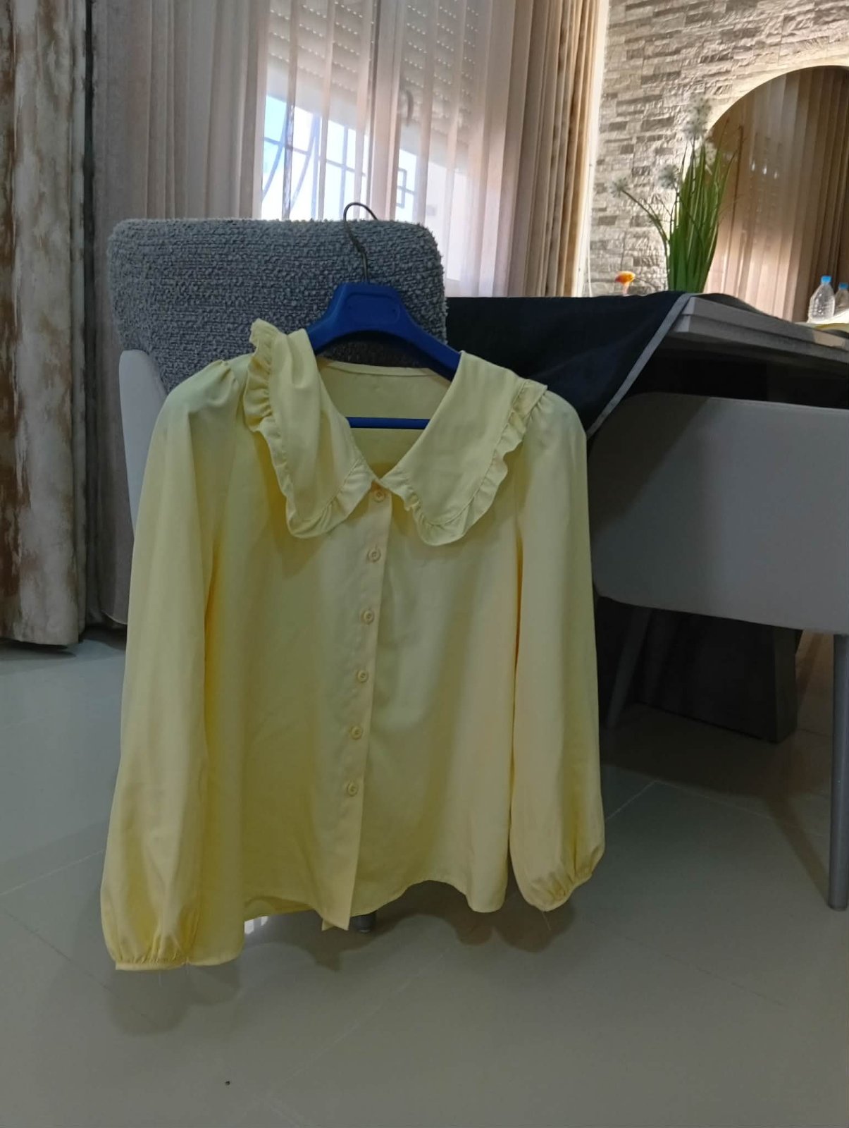 Une belle chemise jaune de shein