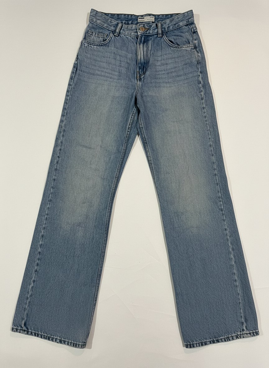 Jean bershka tres neuf ,encore disponible sur le site