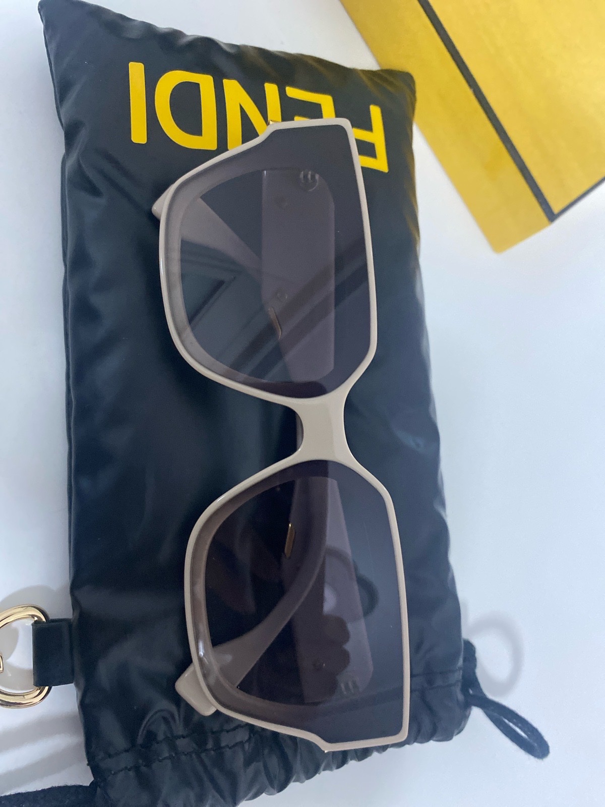Lunettes solaires Fendi