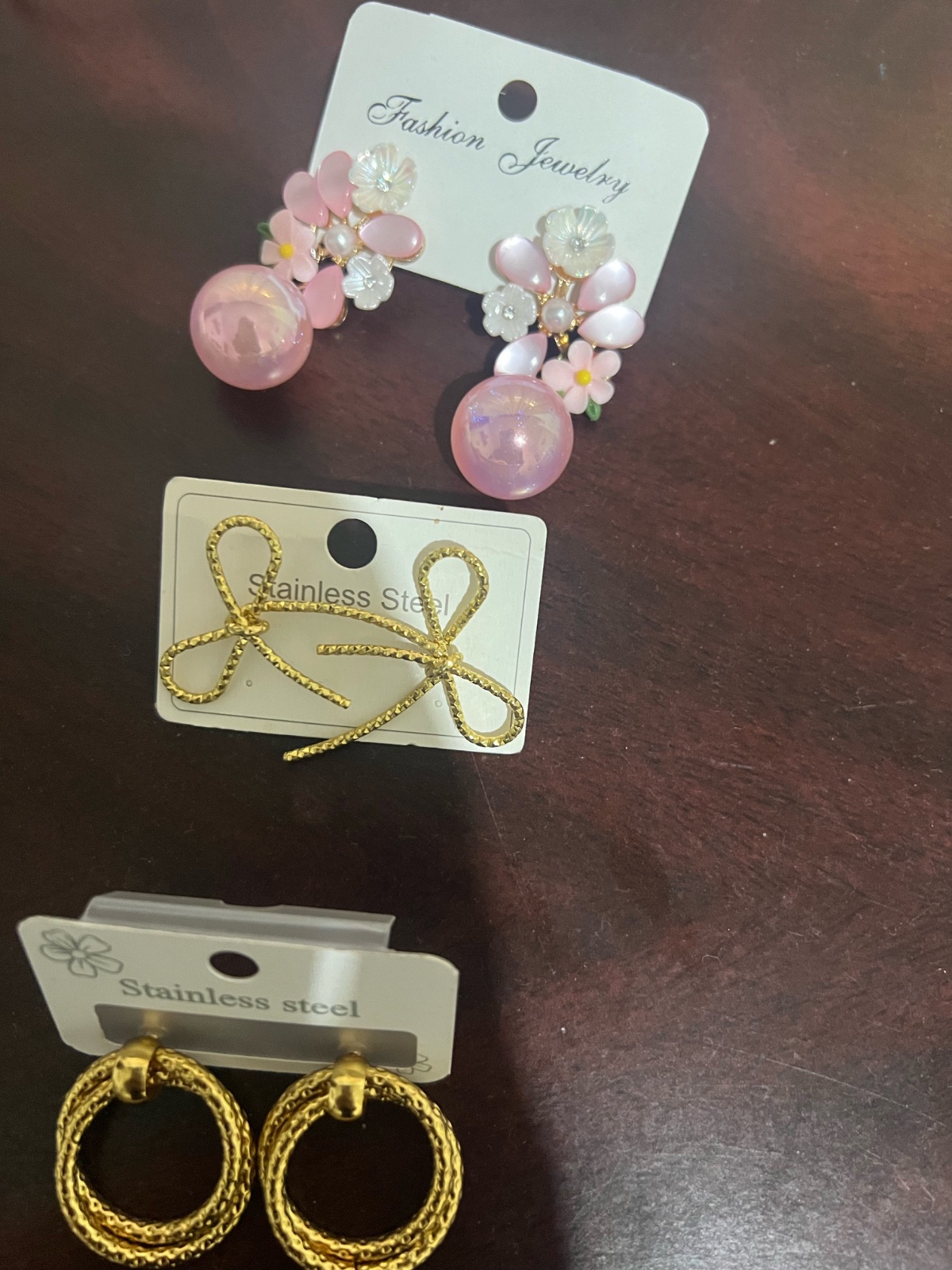 Un lot de 3 boucles d'oreille en acier inoxydable 