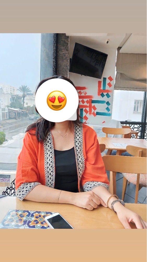 jolie chemise moderne et traditionnelle 