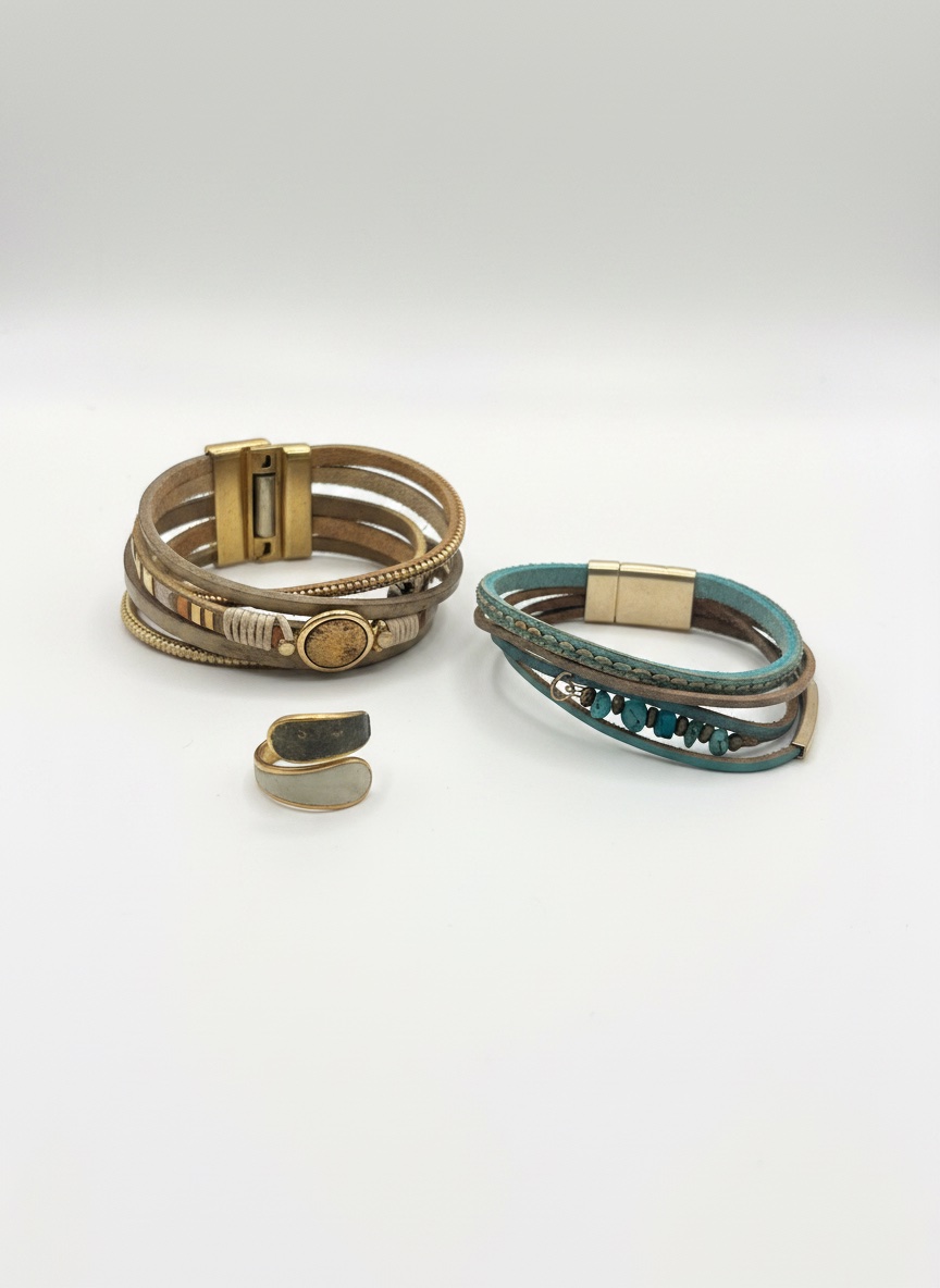 Un joli set de 2 braceltes et une bague 