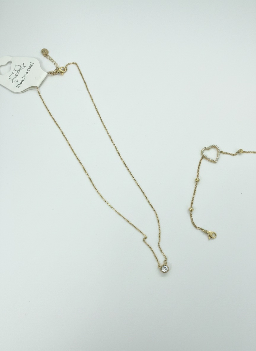 Un collier et un bracelet trés jolis et fins 