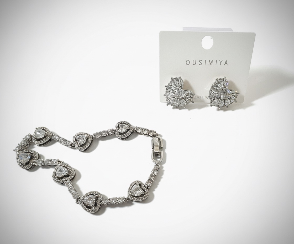 Bracelet et des boucles d'oreilles en acier inoxydable