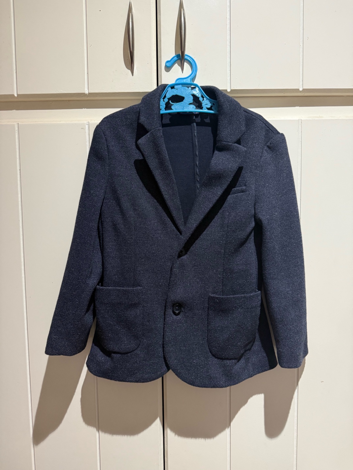 Costume garçon avec chemise blanche