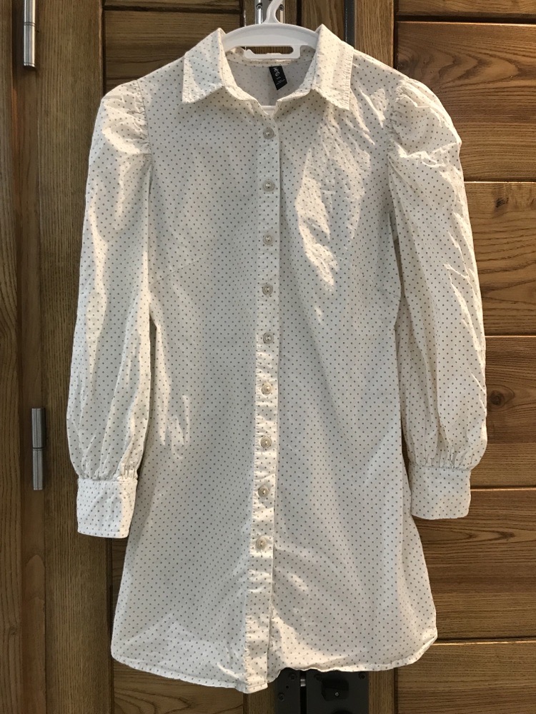 Robe chemise à épaules bouffantes 
