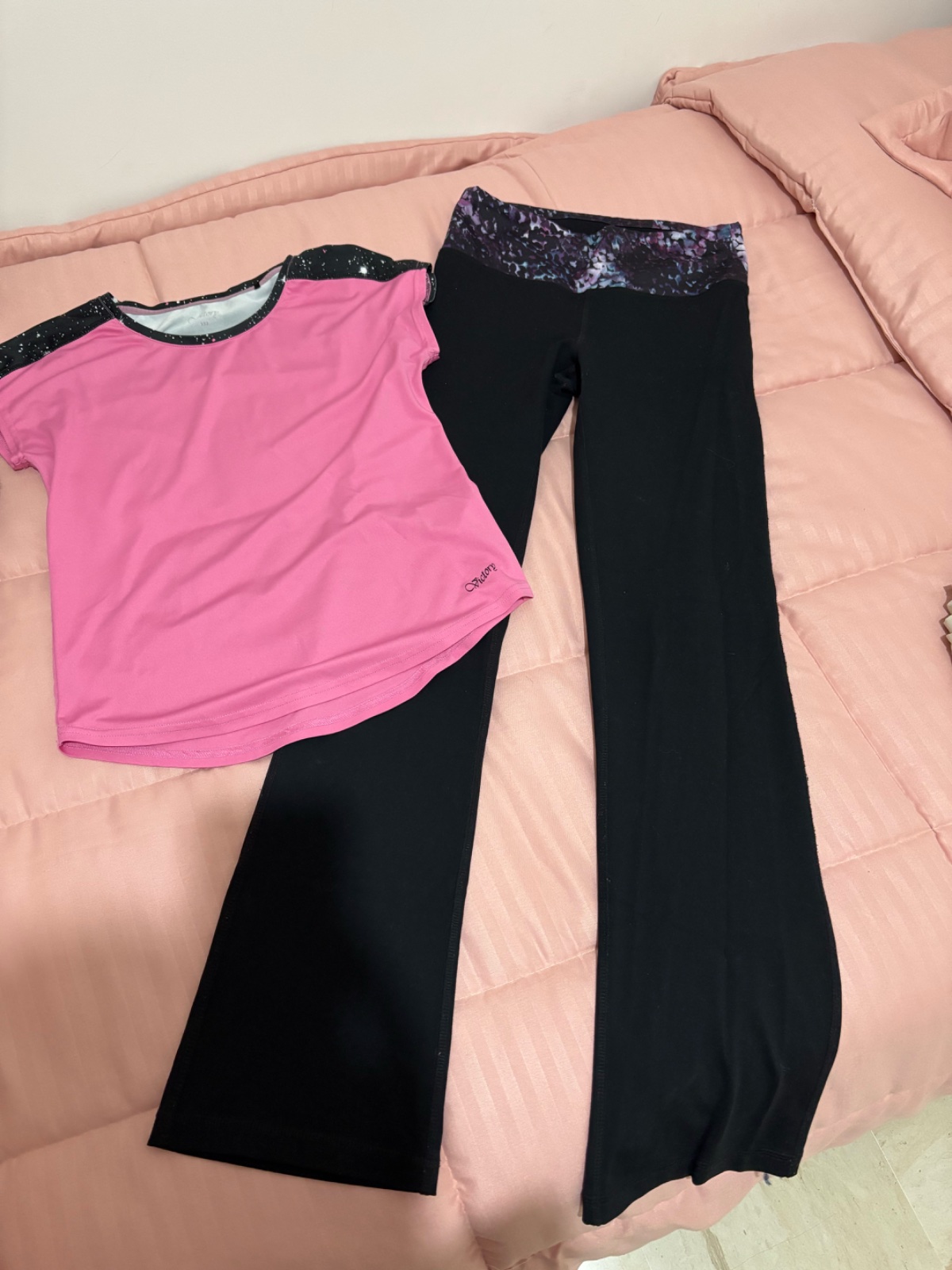 Legging de sport patte d'éléphant + T-shirt GRATUIT 💜