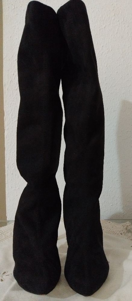 Bottes   noire  la marque Sébastian  ylabis pointure  36