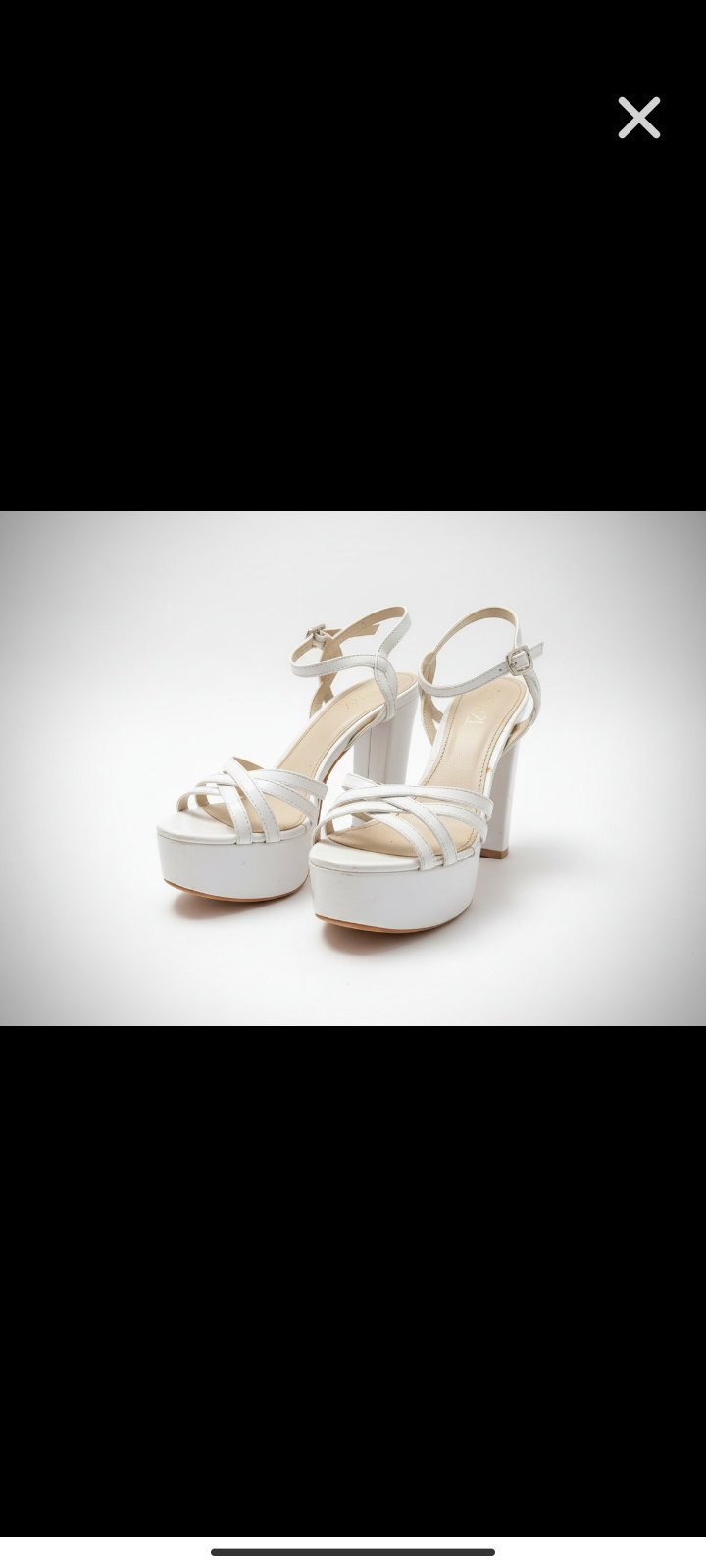 Paire de sandales à talons blanches