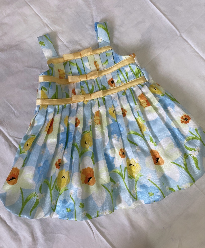 Jolie robe fleurie pour fille 