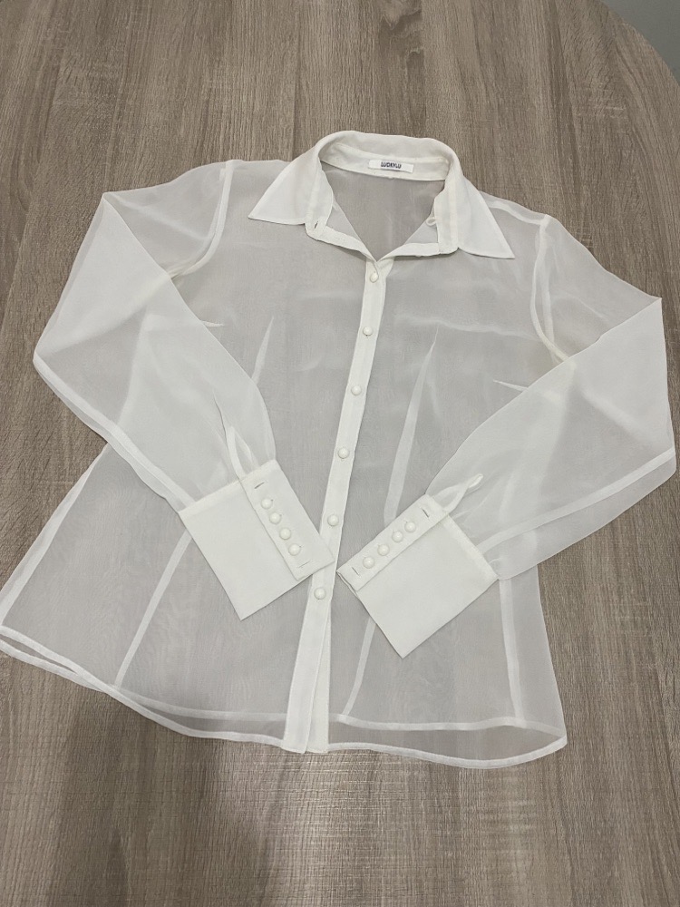 Chemise blanche chic et élégante 🤍