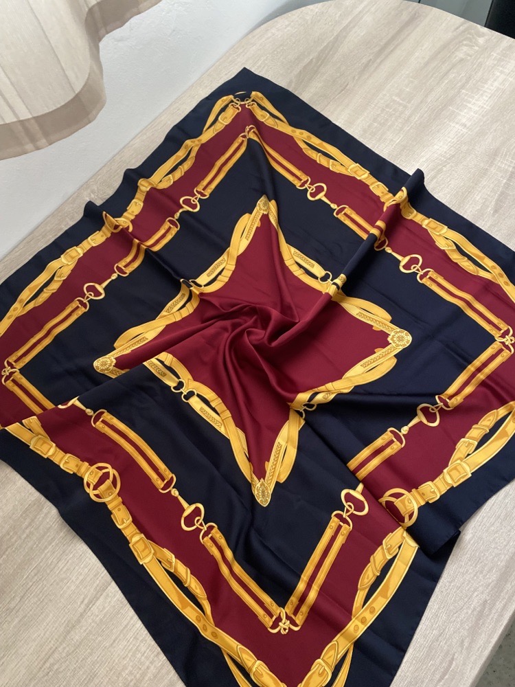 Foulard caré satiné