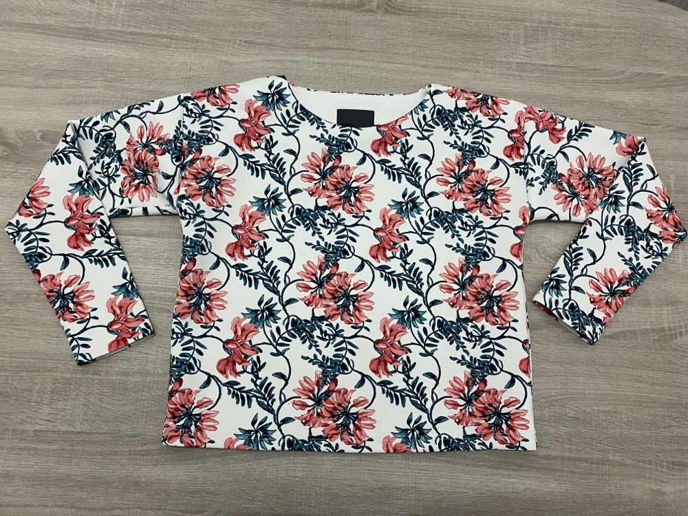 Pull fleuri col rond 