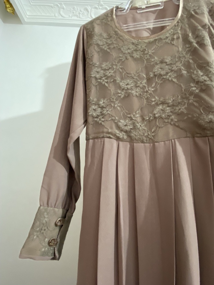 Robe crêpe beige