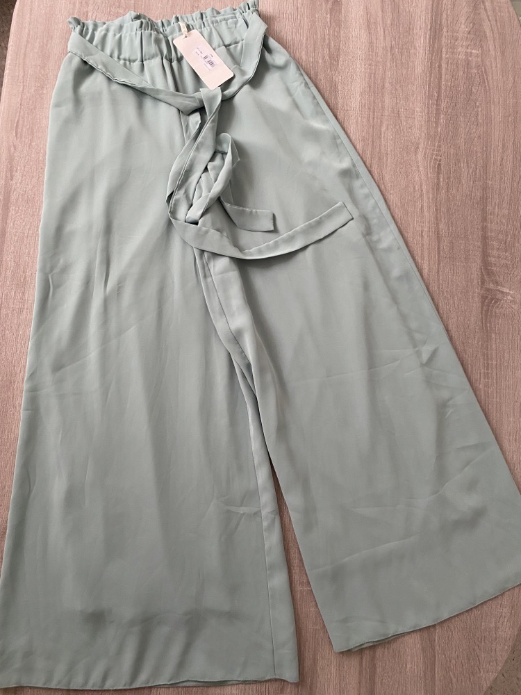 Pantalon neuf avec étiquette 