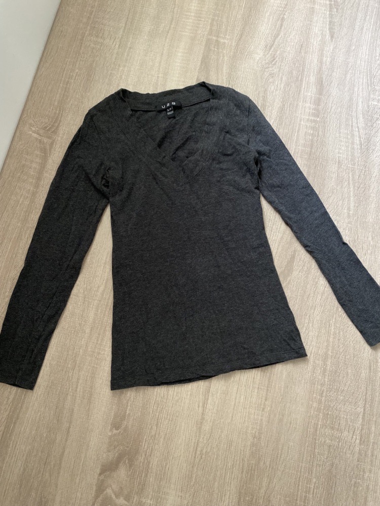 Pull col v gris
